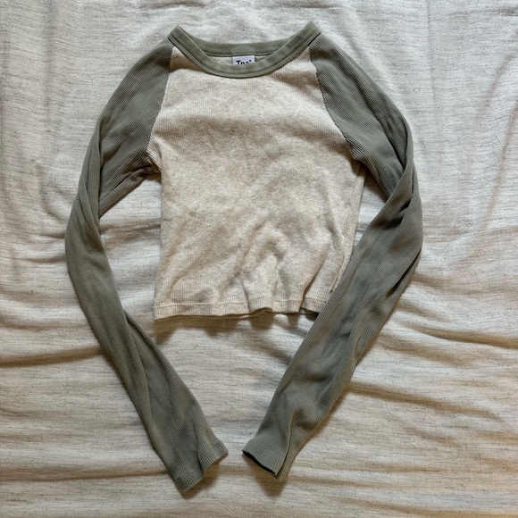 Aritzia Long sleeve - Picture 1 of 2